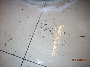 Usługa u klienta - czyszczenie, doczyszczanie podłogi szorowarką jednotarczową TASKI